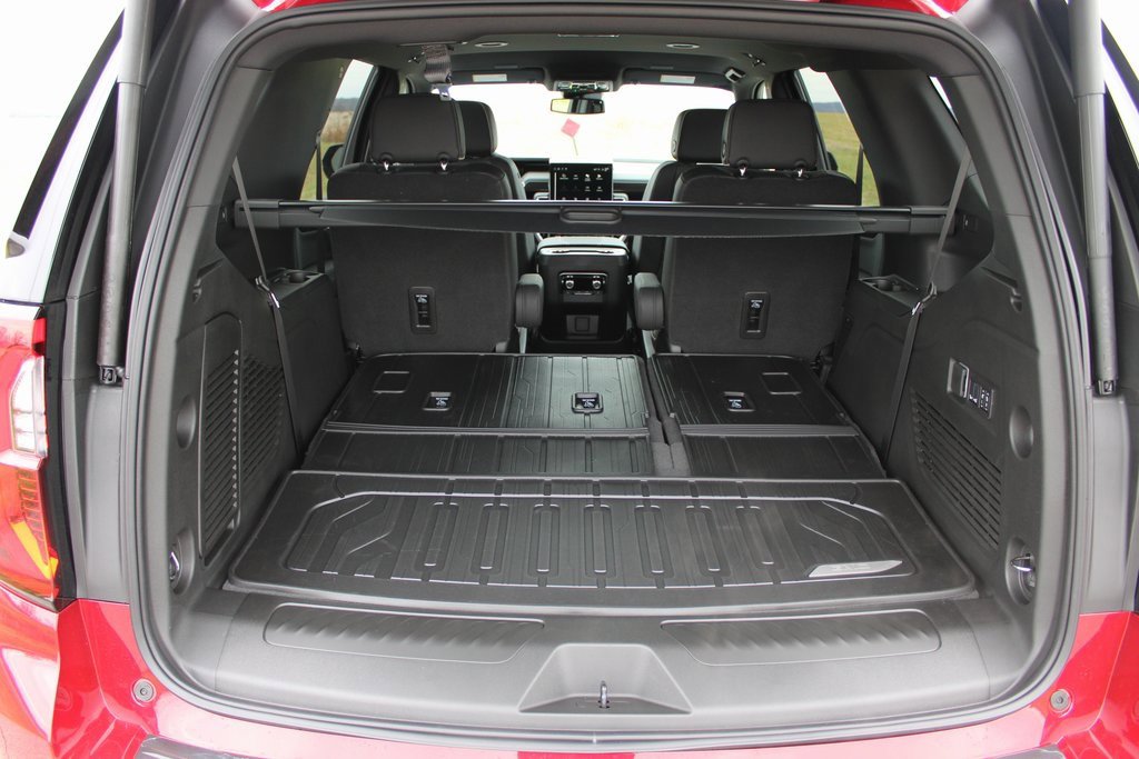 New 2026 GMC Yukon Elevation w/ LPO, Get Active Package image 30