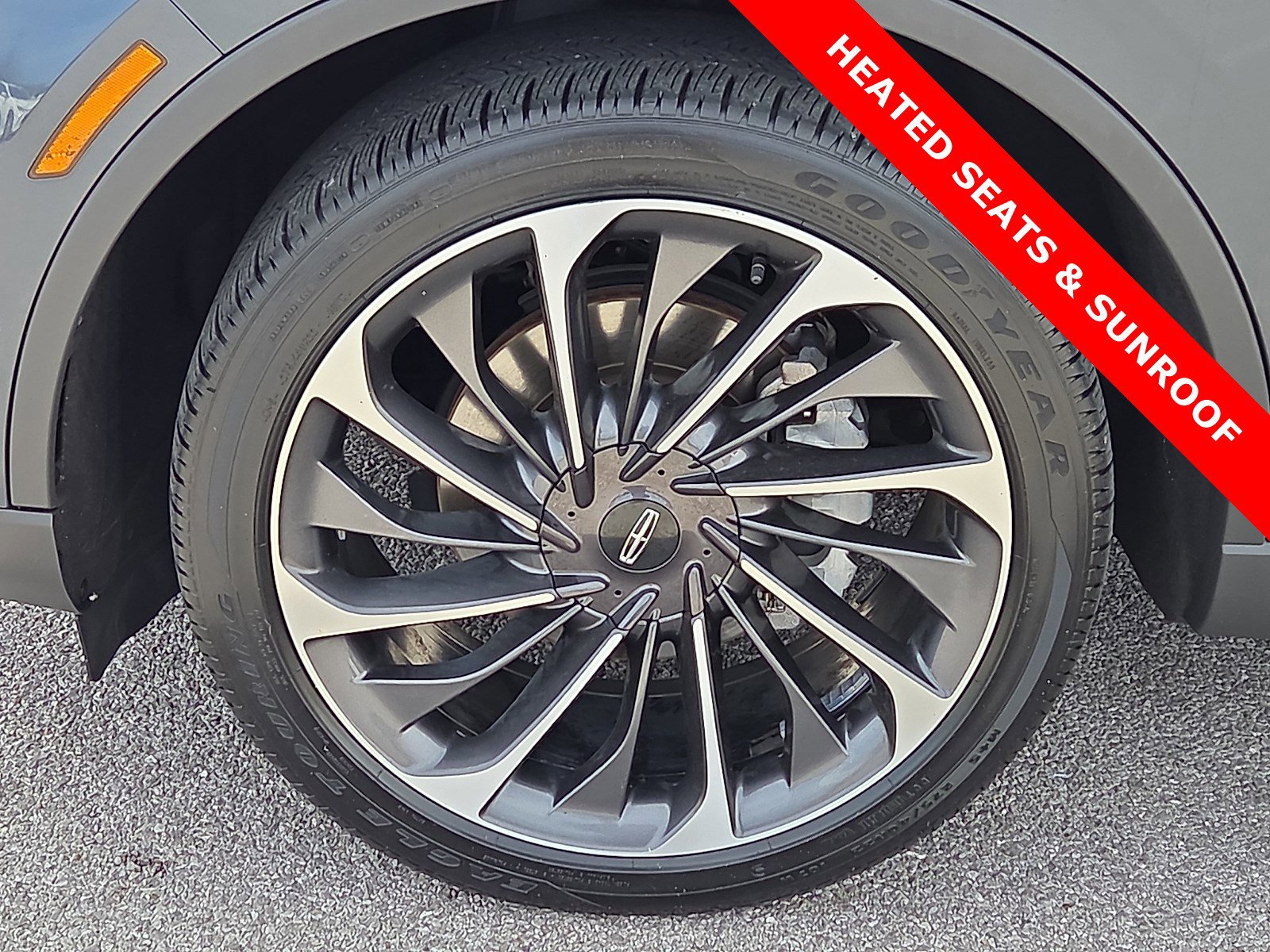 Used 2023 Lincoln Aviator Reserve w/ Equipment Group 201A image 7