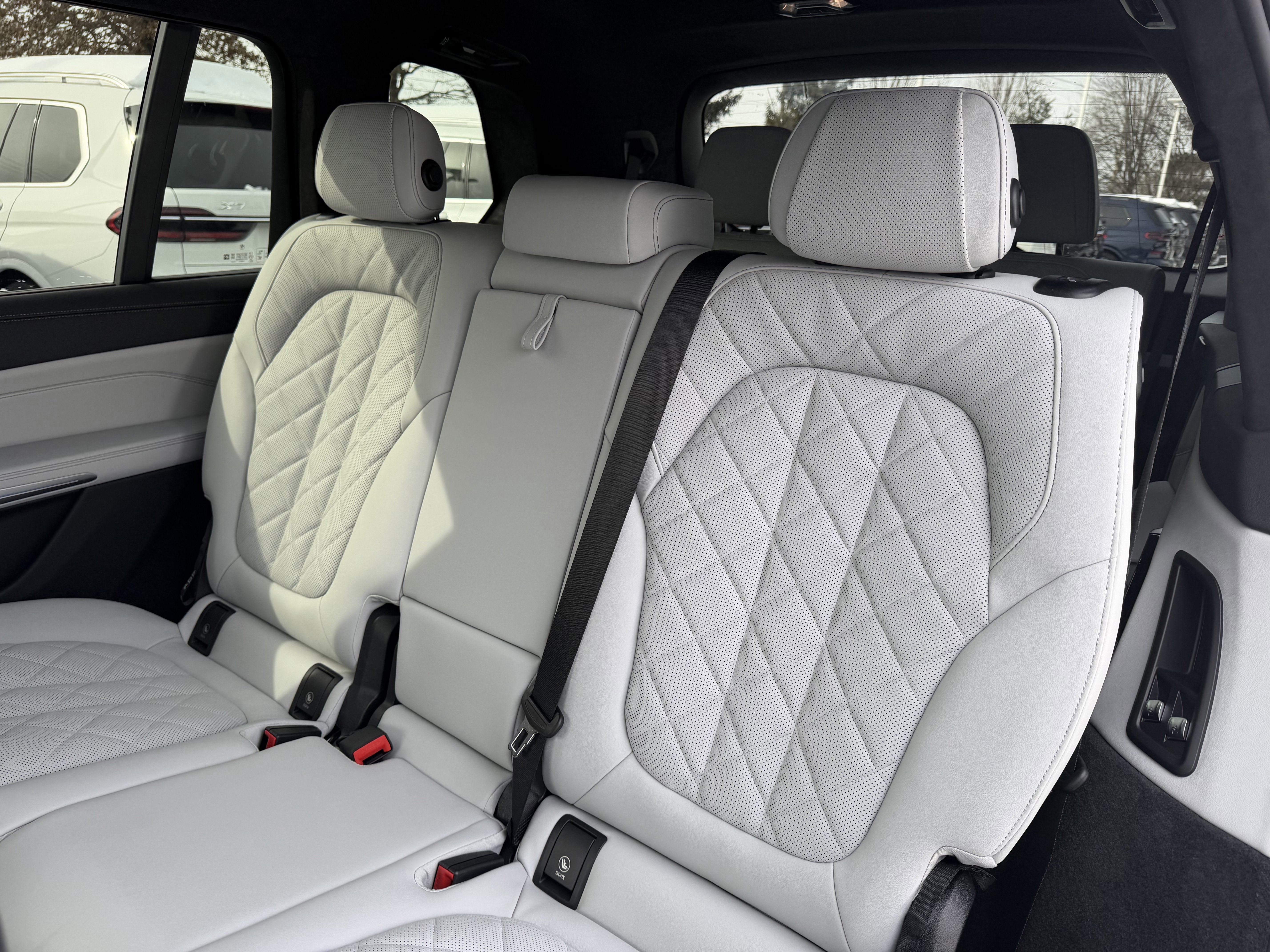 Used 2026 BMW X7 xDrive40i w/ M Sport Package image 17