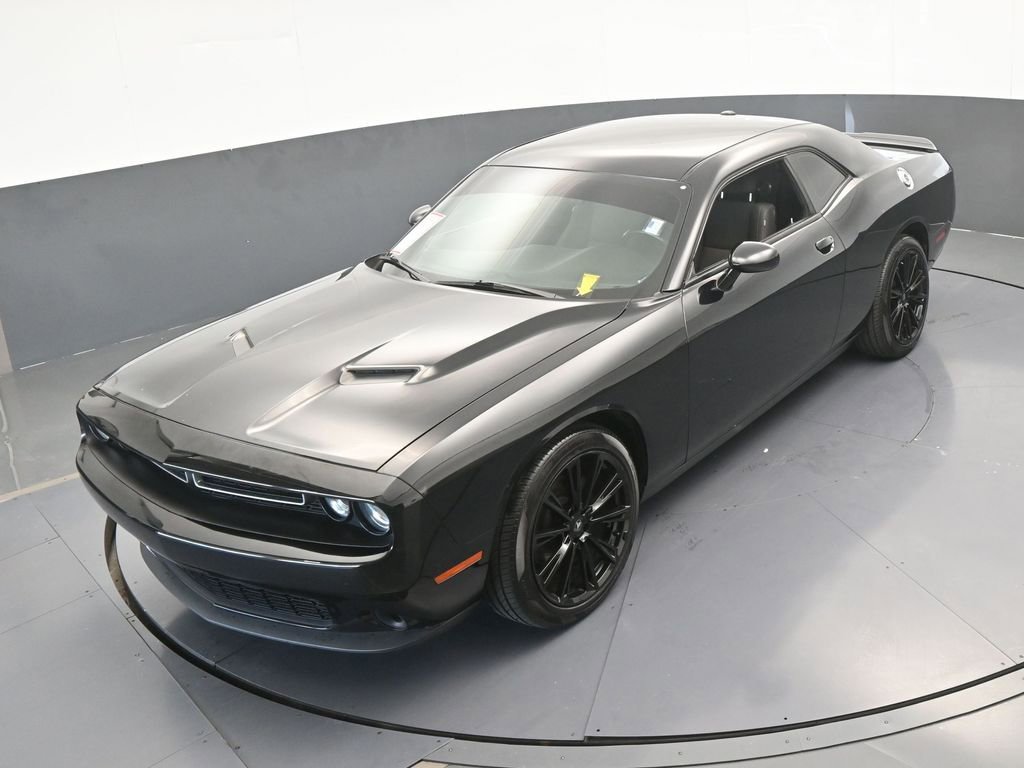 Used 2019 Dodge Challenger SXT image 44