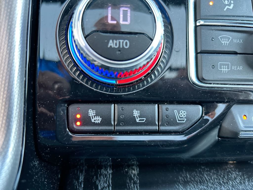 Used 2023 GMC Yukon XL Denali w/ Advanced Technology Package AWD/4WD image 35