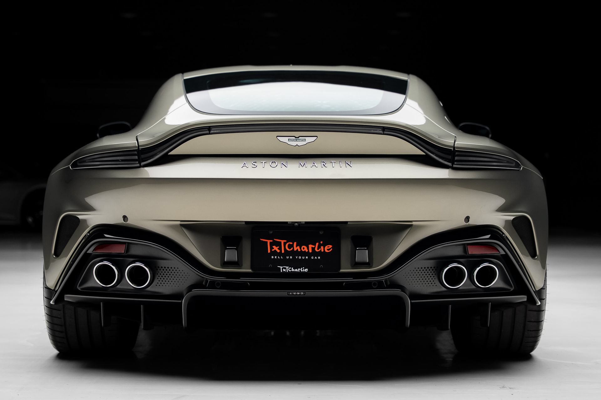 Used 2025 Aston Martin V8 Vantage Coupe RWD image 27