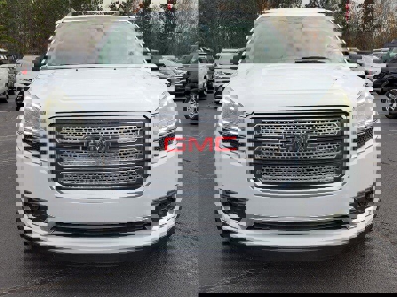 Used 2016 GMC Acadia SLE image 2