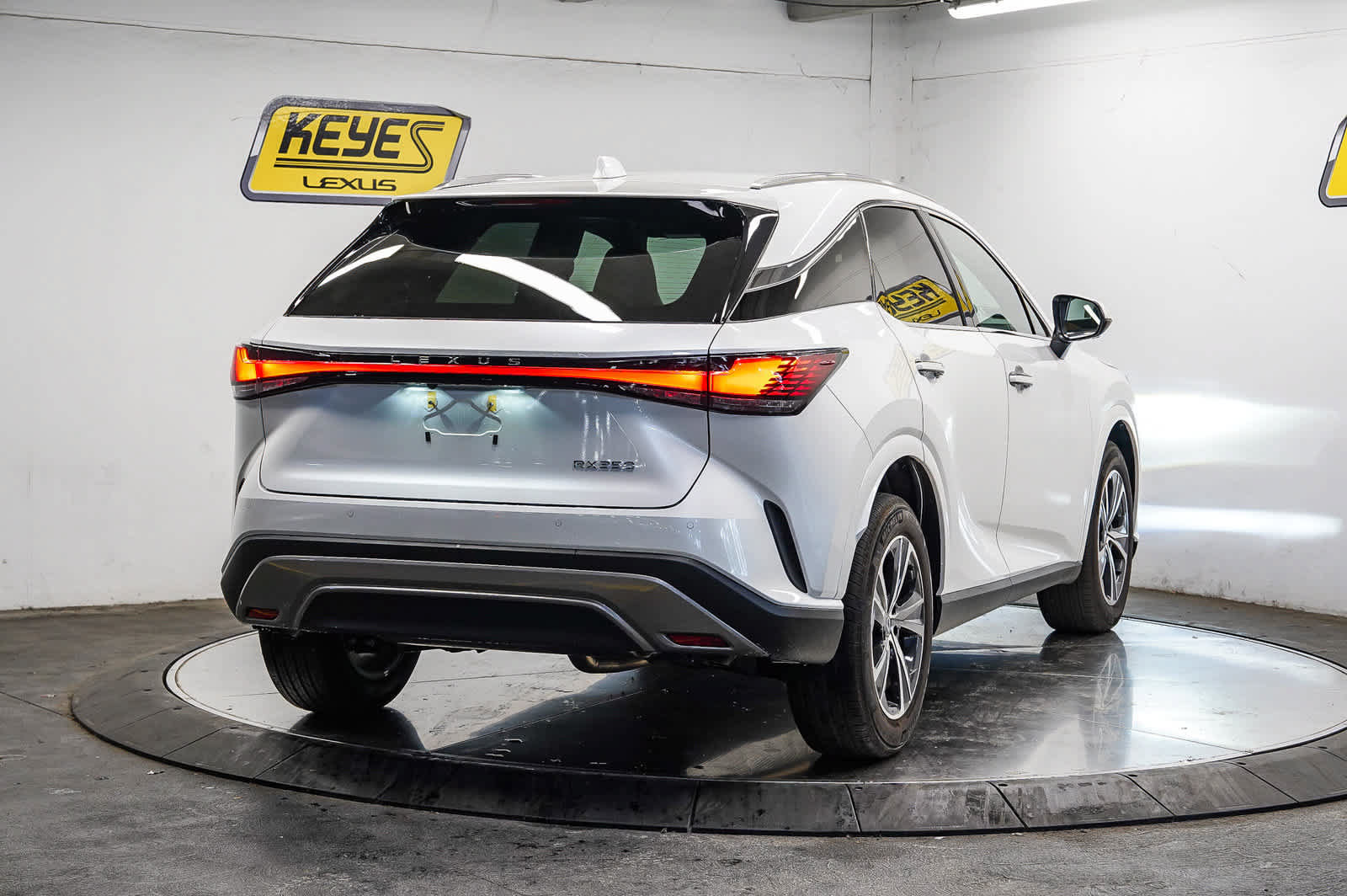 Used 2026 Lexus RX 350 Premium w/ Convenience Package FWD image 4