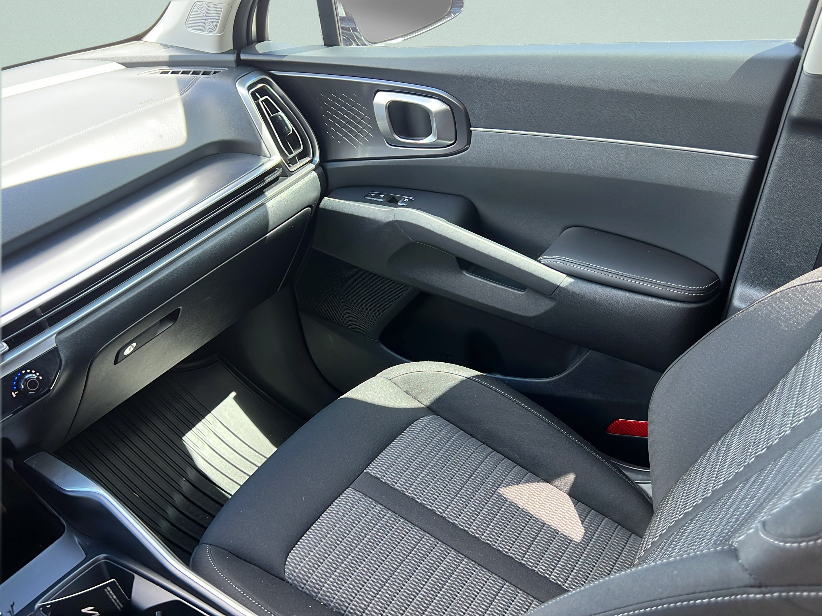 New 2026 Kia Sorento LX FWD image 13