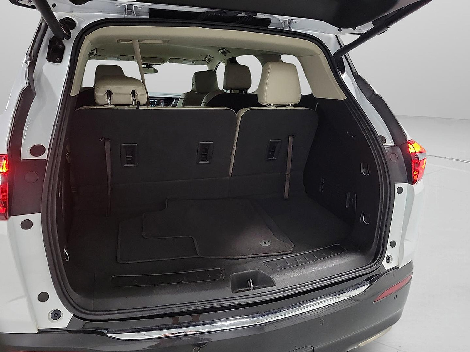 Used 2019 Buick Enclave Essence FWD image 7