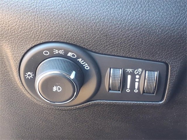 Used 2024 Jeep Compass Limited image 22