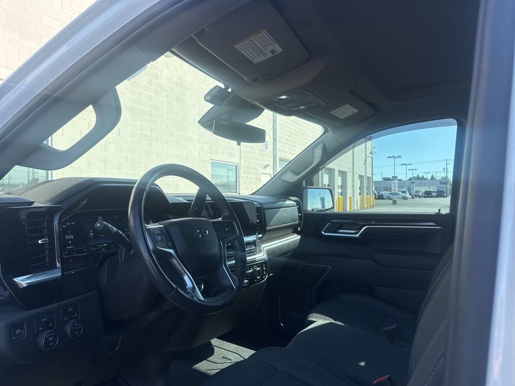 Used 2022 Chevrolet Silverado 1500 RST w/ Redline Edition AWD/4WD image 7