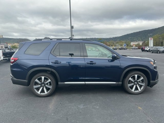 Used 2025 Honda Pilot Touring image 4