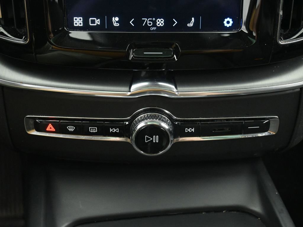 Used 2023 Volvo XC60 B5 Core image 33