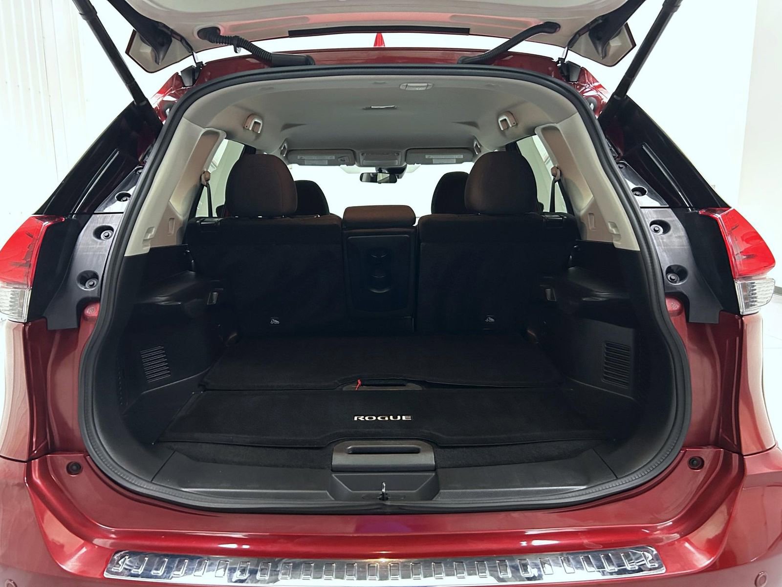 Used 2020 Nissan Rogue SV image 21