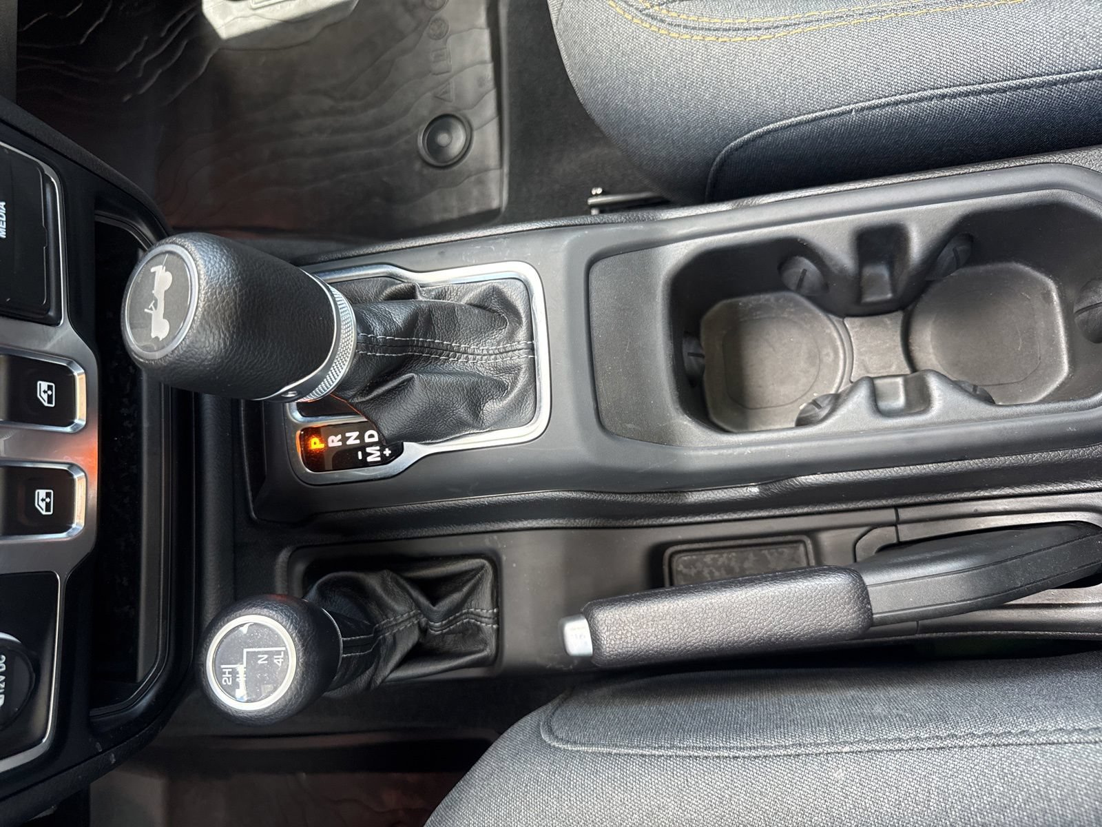 Used 2025 Jeep Wrangler Sport AWD/4WD image 17