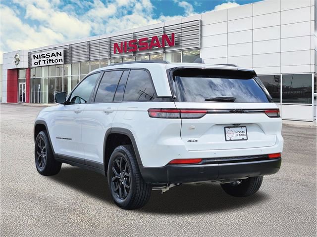 Used 2025 Jeep Grand Cherokee Altitude image 6