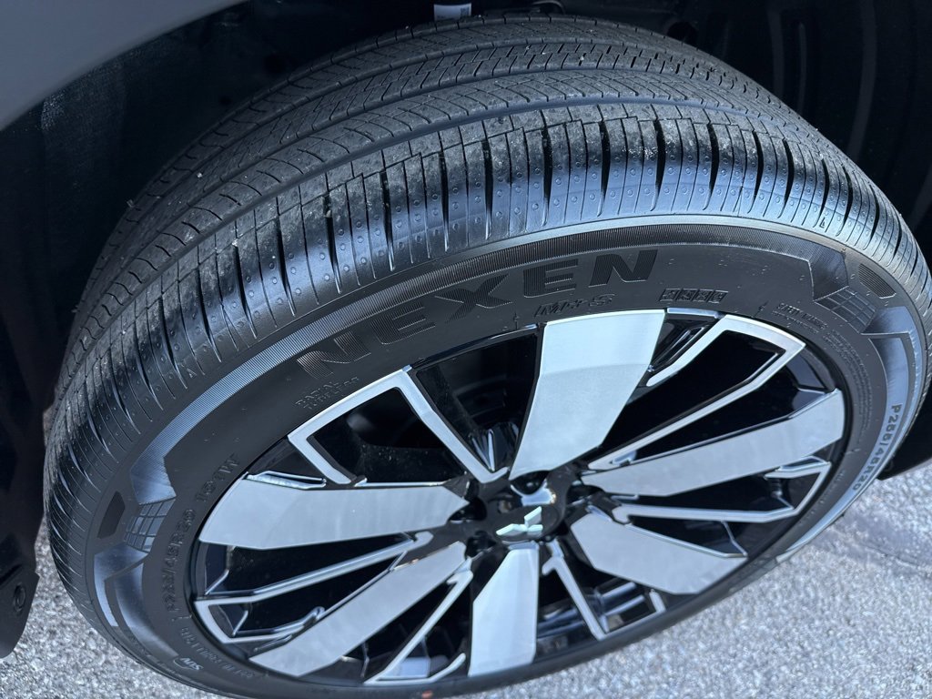 New 2025 Mitsubishi Outlander SE image 12