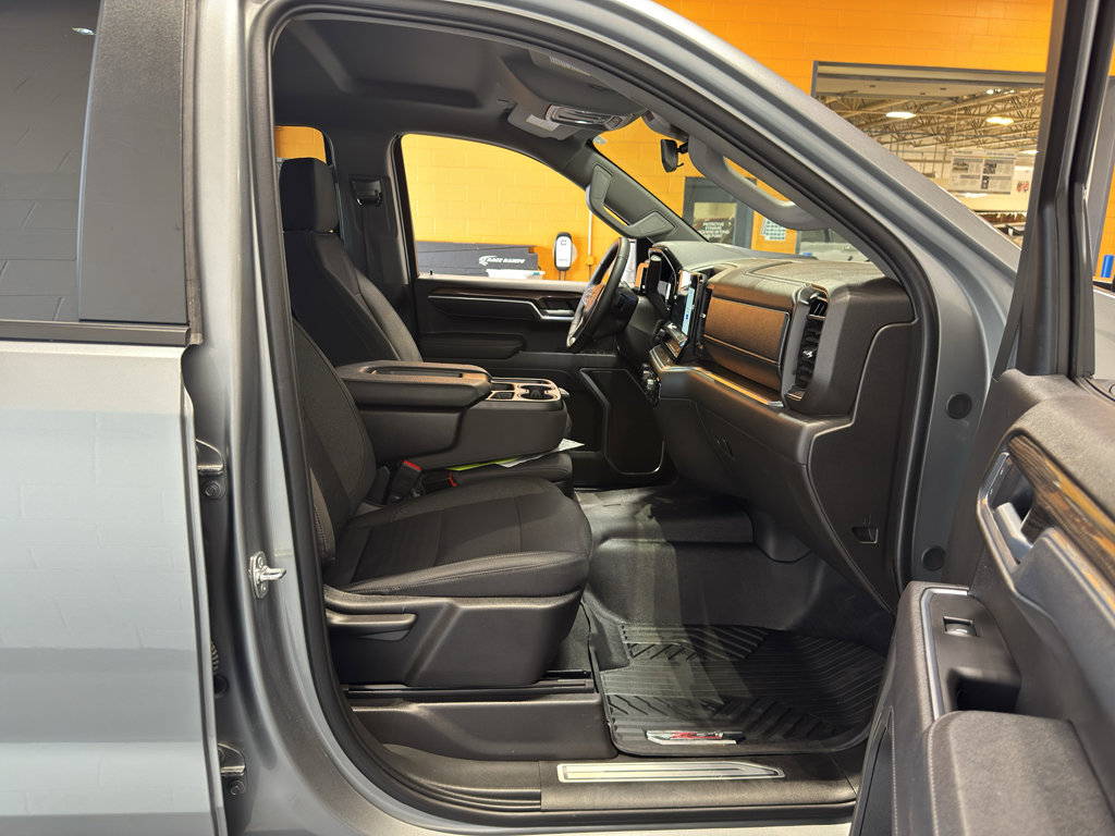 Used 2025 Chevrolet Silverado 1500 RST w/ Z71 Off-Road Package AWD/4WD image 19