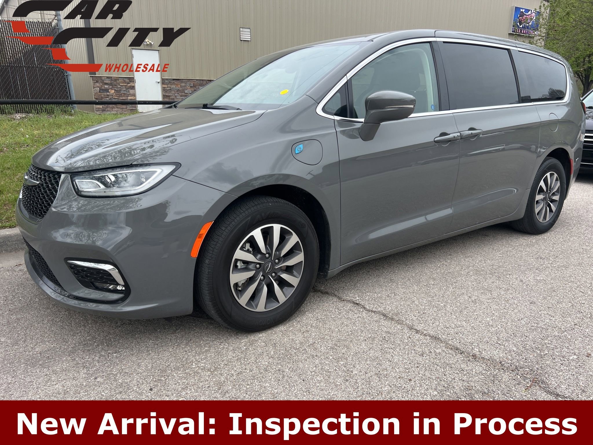Used 2022 Chrysler Pacifica Touring-L image 1