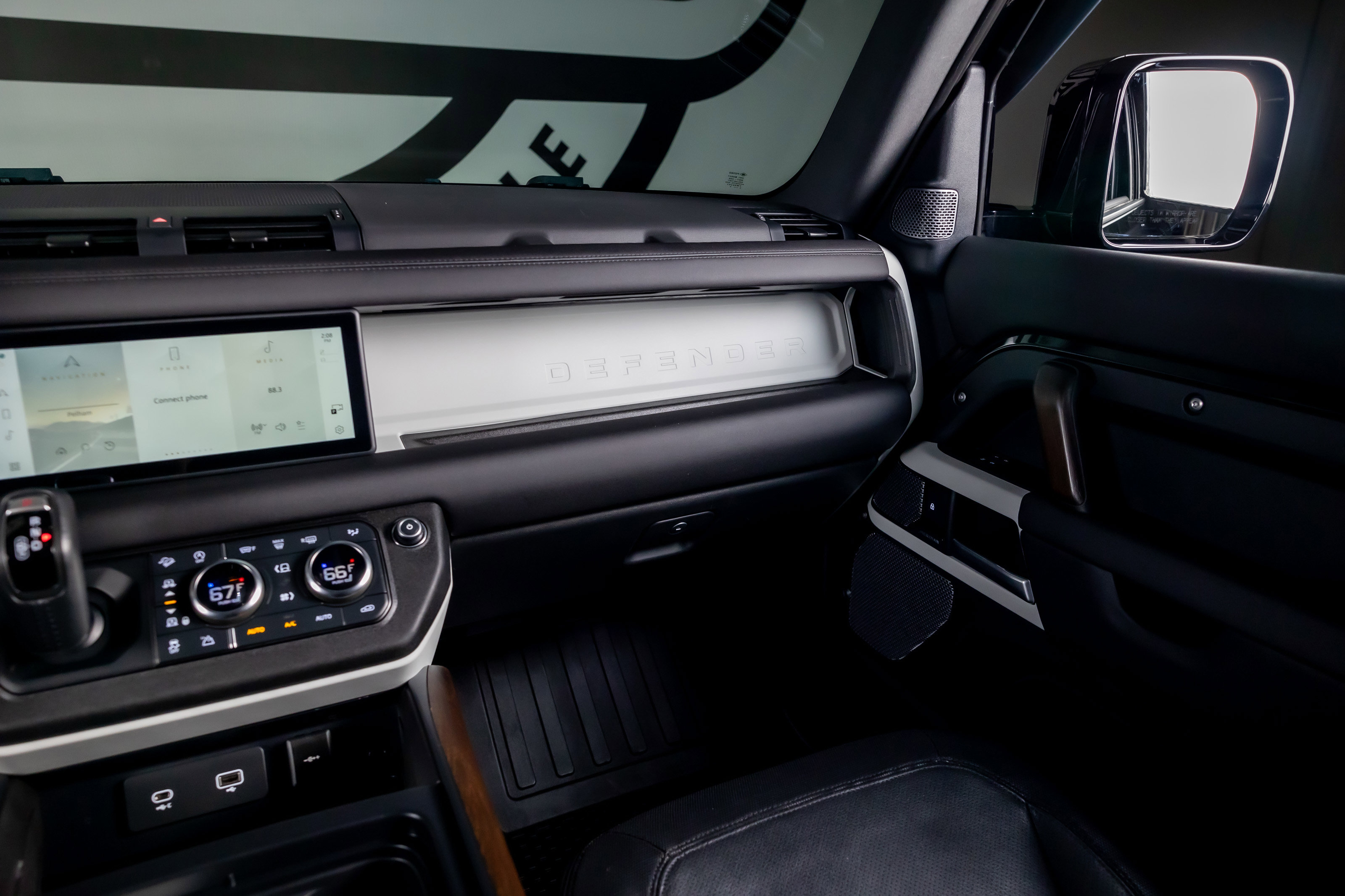 Used 2024 Land Rover Defender 110 X-Dynamic SE image 7