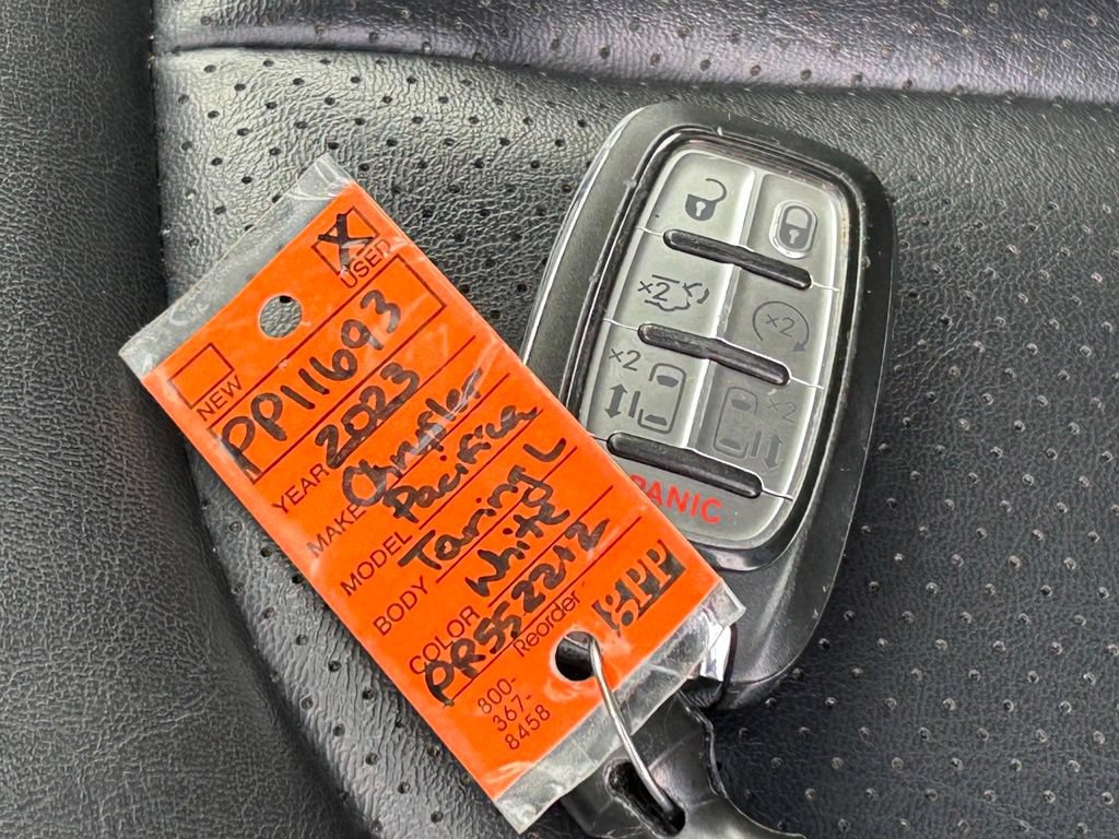 Used 2023 Chrysler Pacifica Touring-L FWD image 49