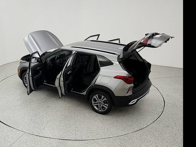 Used 2023 Kia Seltos S AWD/4WD image 40