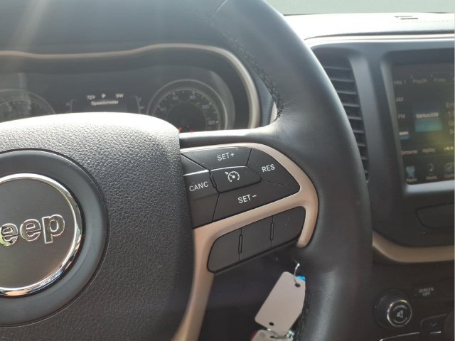 Used 2015 Jeep Cherokee Latitude w/ Cold Weather Group FWD image 20