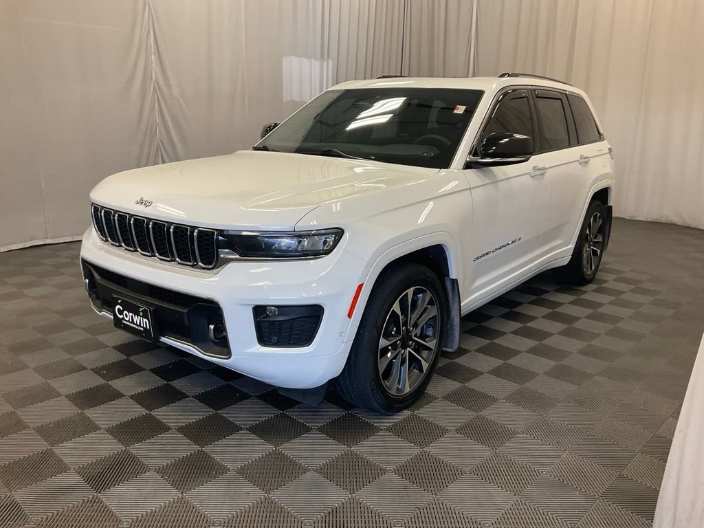 Used 2023 Jeep Grand Cherokee Overland w/ Luxury Tech Group IV AWD/4WD image 8