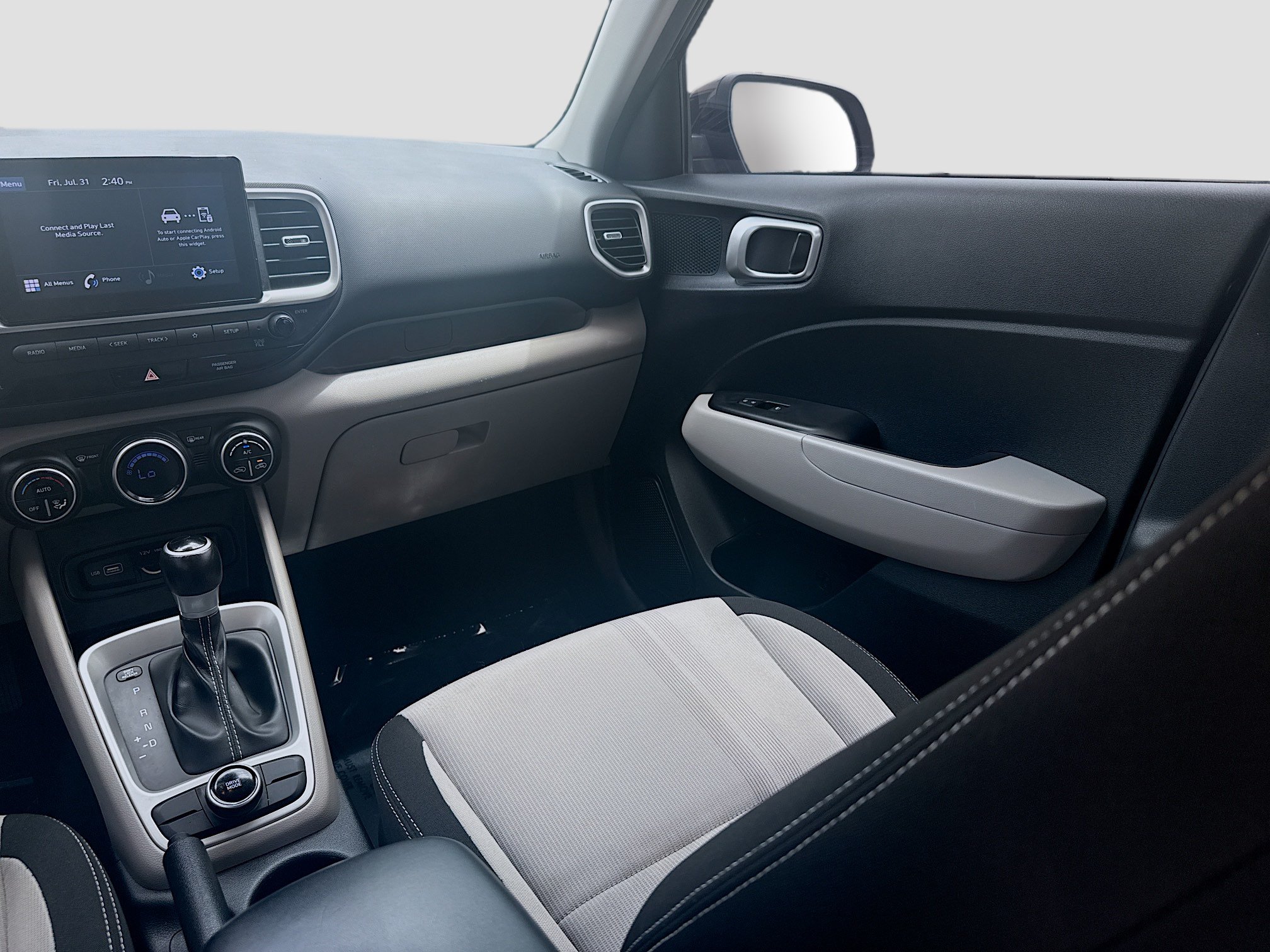 Used 2022 Hyundai Venue SEL FWD image 19