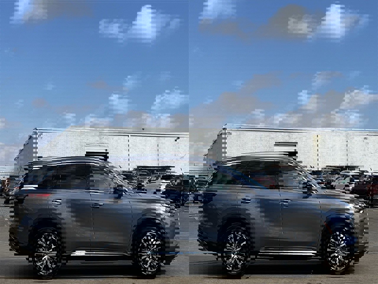 Used 2023 INFINITI QX60 Sensory w/ Vision Package image 3