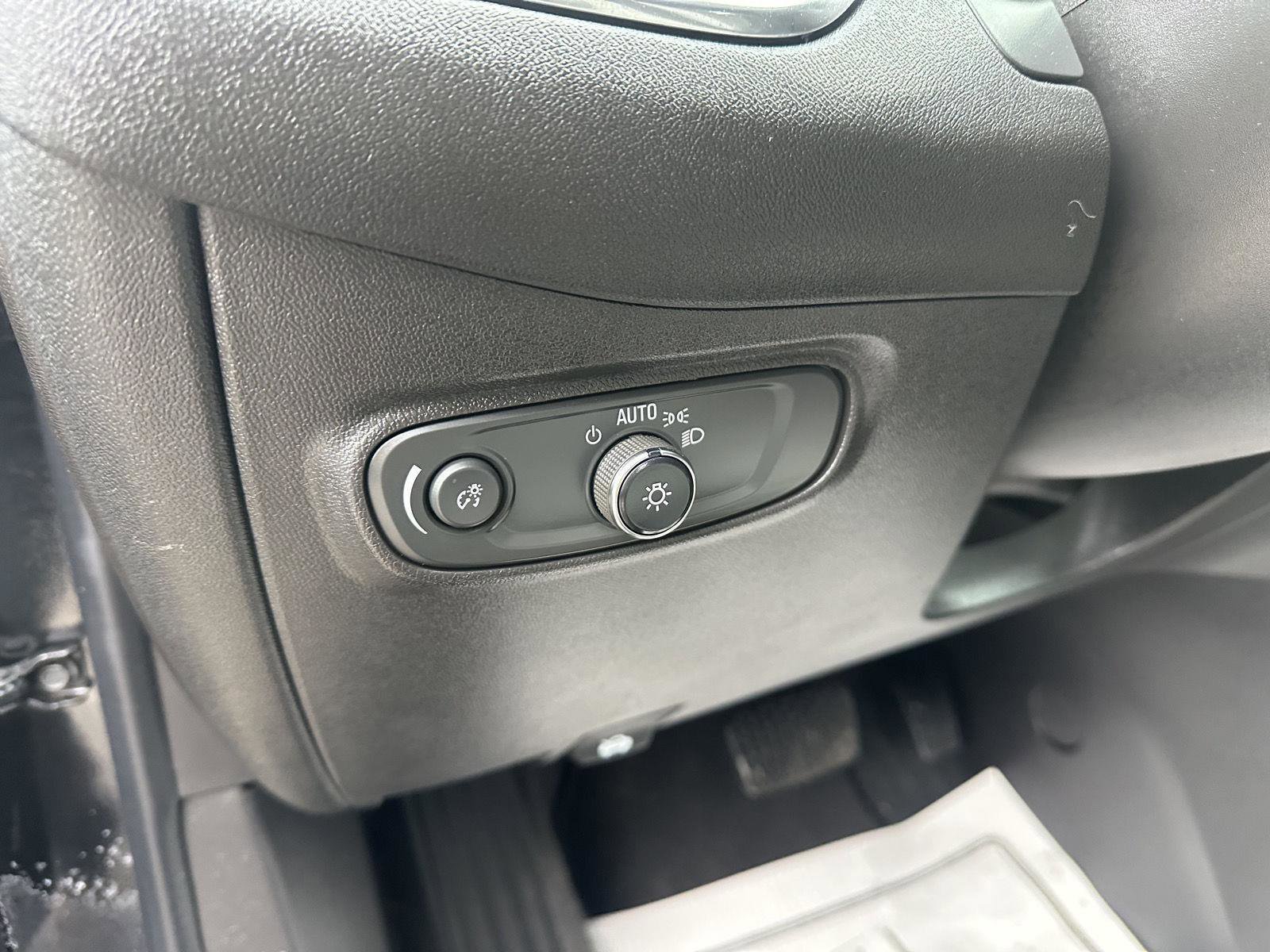 Used 2024 Chevrolet Equinox LS w/ LS Convenience Package image 24