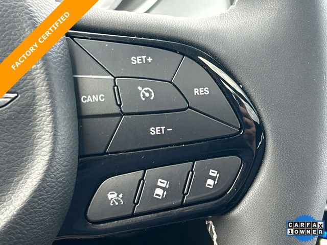 Used 2025 Chrysler Pacifica Premium FWD image 32