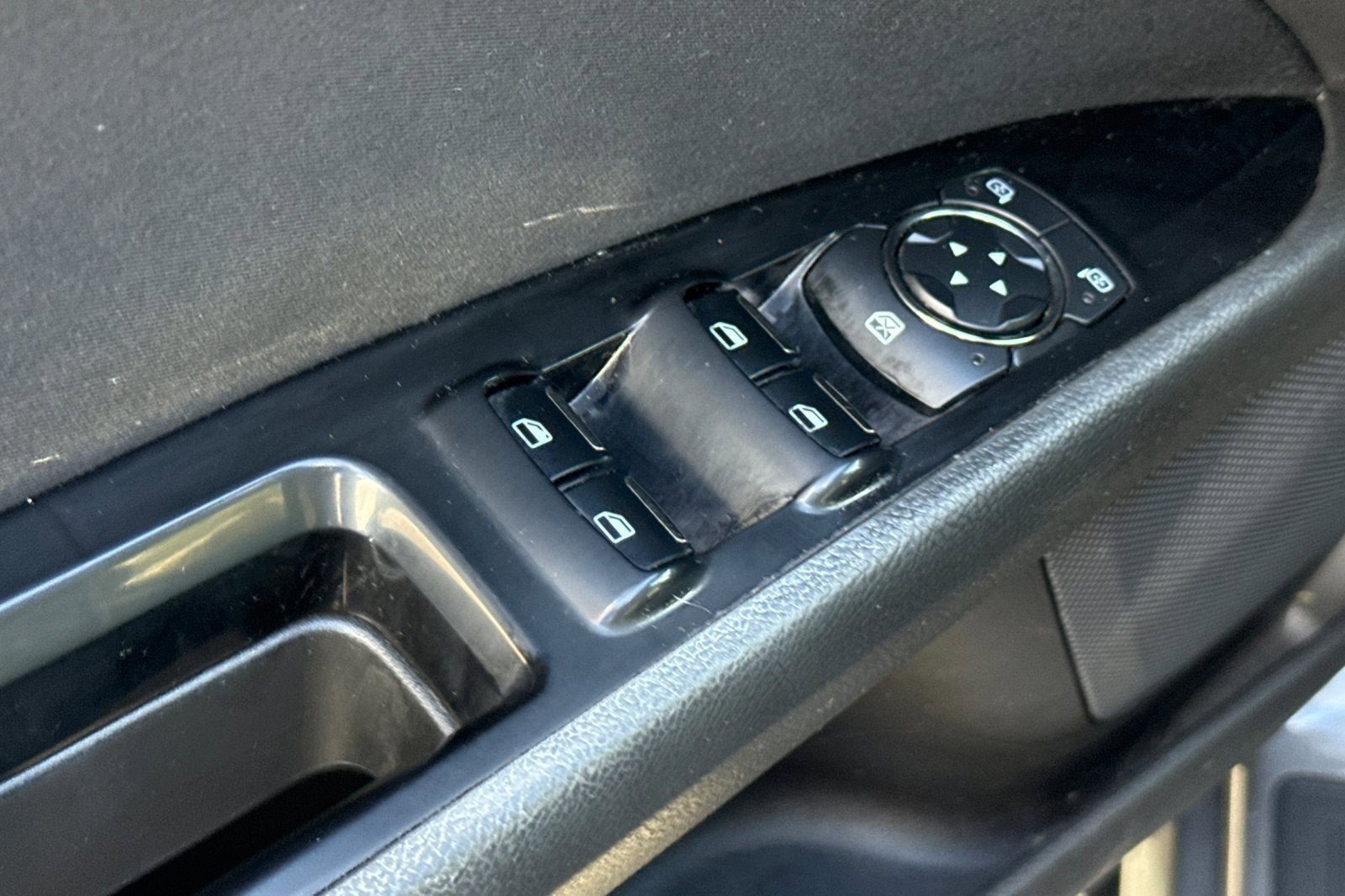 Used 2014 Ford Fusion SE FWD image 12