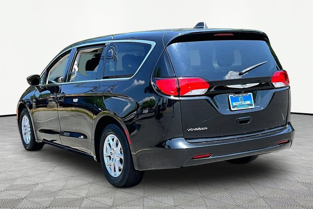 Used 2023 Chrysler Voyager LX FWD image 4
