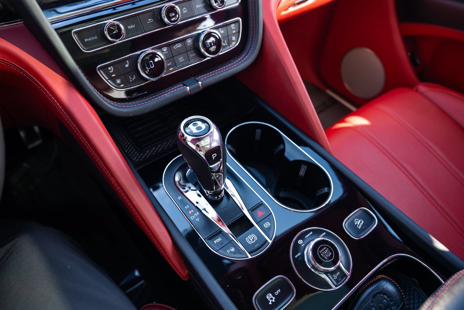 Used 2021 Bentley Bentayga AWD/4WD image 60