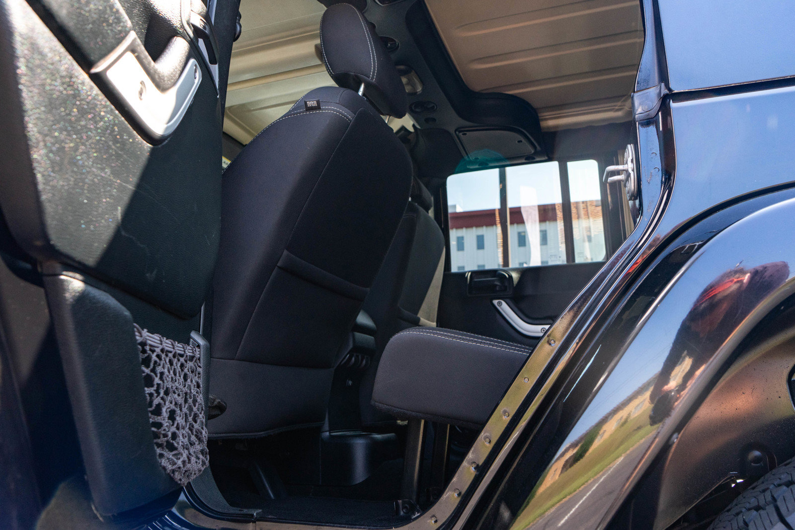 Used 2018 Jeep Wrangler Unlimited Sahara AWD/4WD image 23