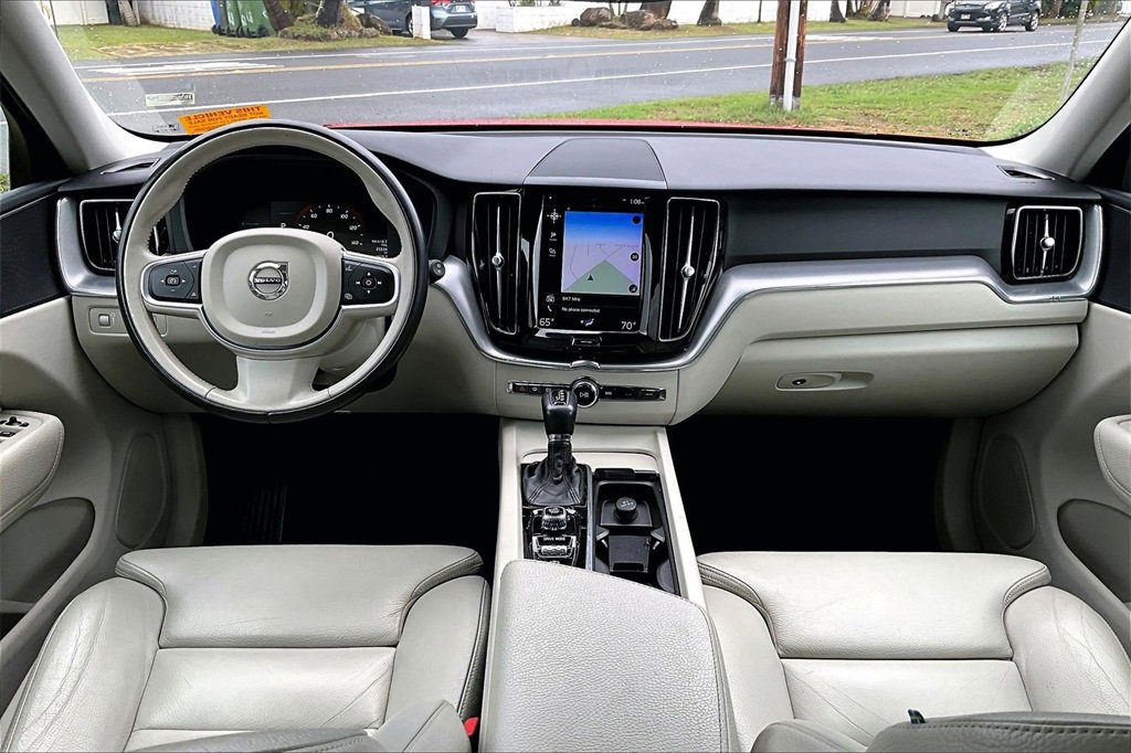 Used 2019 Volvo XC60 T5 Momentum w/ Premium Package image 15