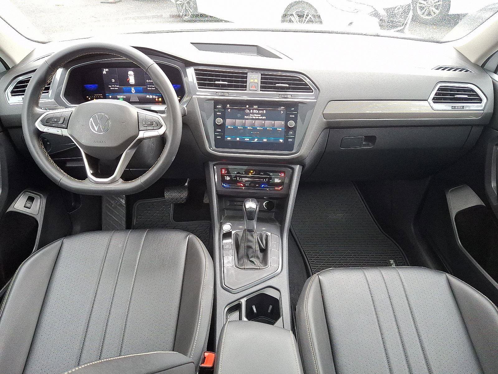 Used 2022 Volkswagen Tiguan SE w/ Panoramic Sunroof Package image 11