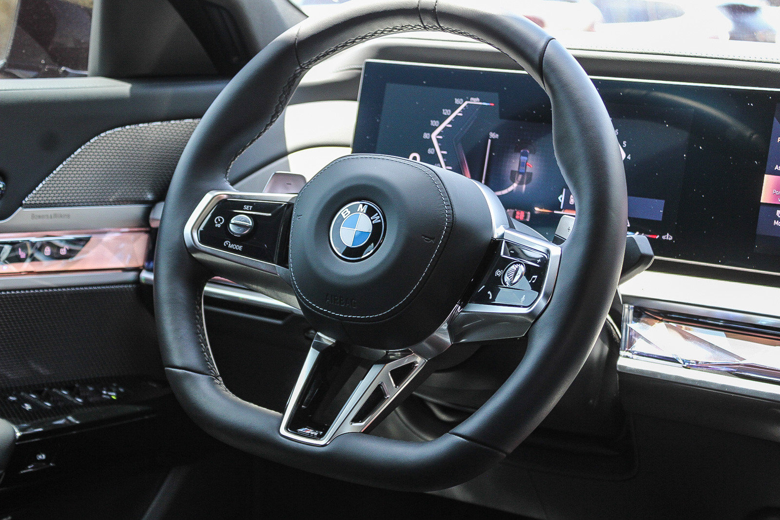 Certified 2025 BMW 740i w/ Premium Package RWD image 15