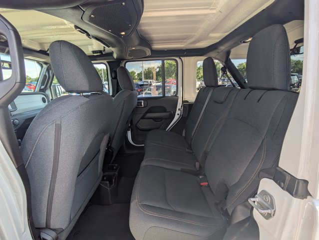 Used 2026 Jeep Wrangler Unlimited Sahara AWD/4WD image 14