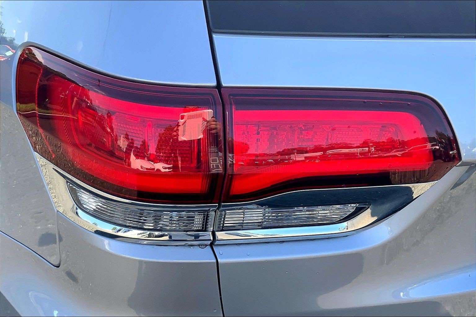 Used 2020 Jeep Grand Cherokee Laredo AWD/4WD image 26