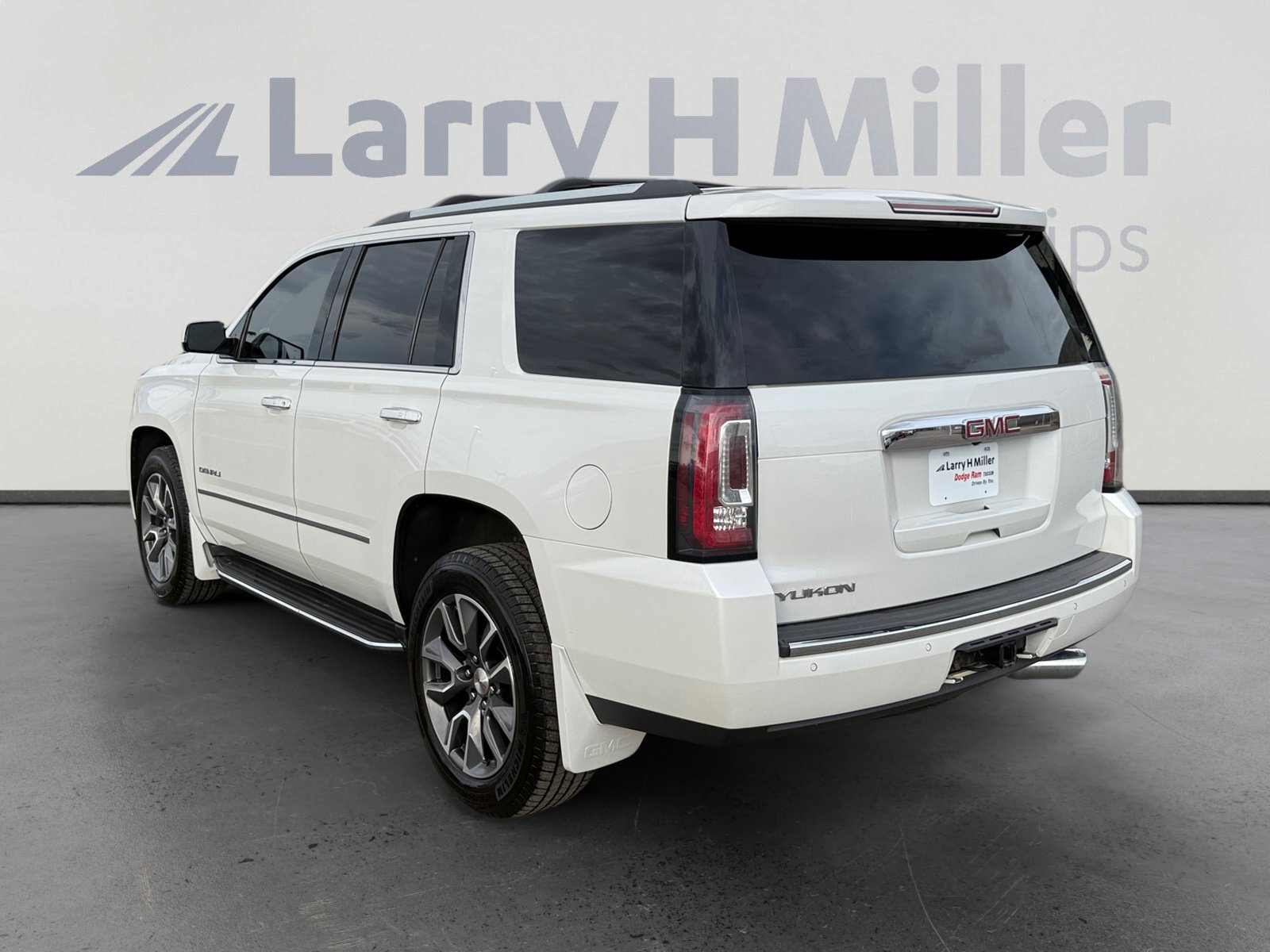Used 2018 GMC Yukon Denali AWD/4WD image 3