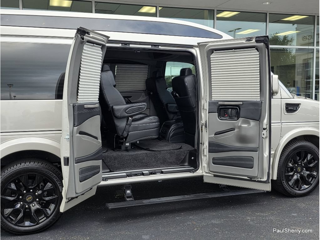 Used 2023 Chevrolet Express 2500 RWD image 25