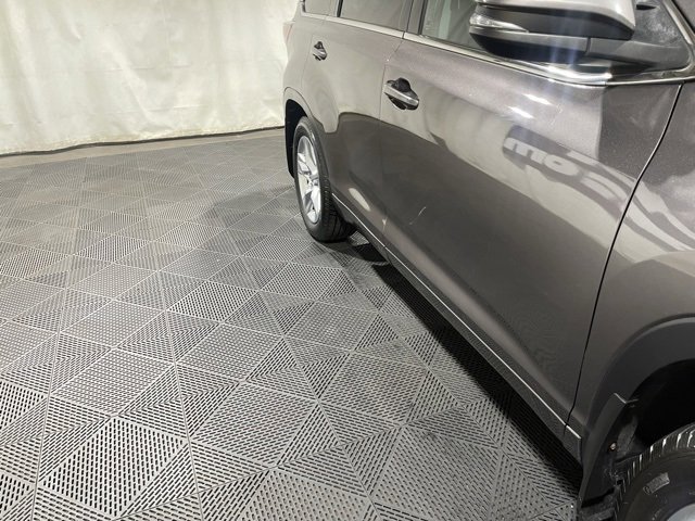 Used 2016 Toyota Highlander Limited image 32