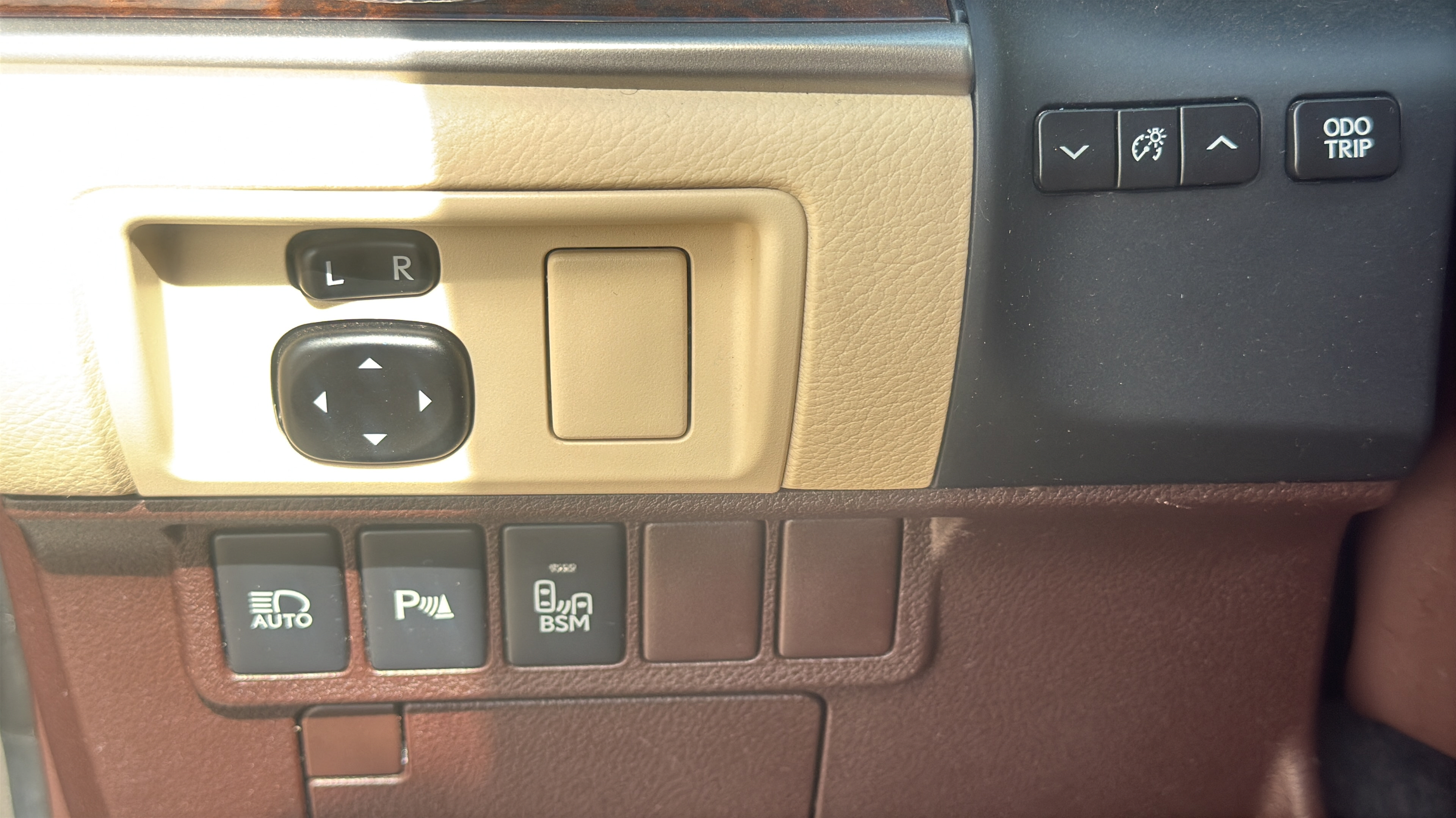 Used 2016 Lexus ES 350 w/ Luxury Package w/Wood Trim FWD image 19