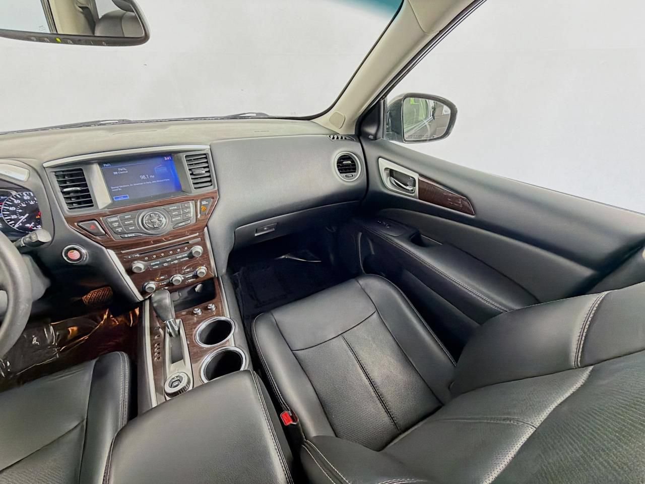 Used 2015 Nissan Pathfinder Platinum w/ Family Entertainment Package AWD/4WD image 12