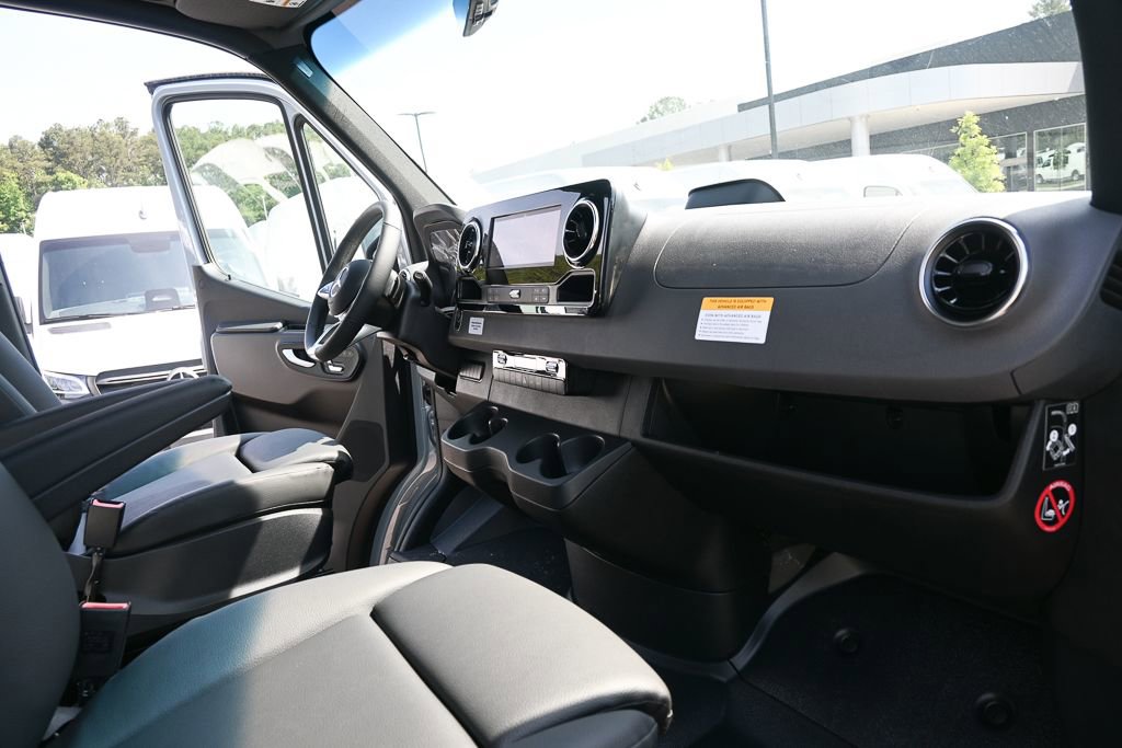 Used 2025 Mercedes-Benz Sprinter 2500 image 21