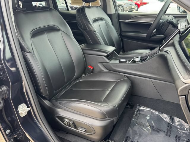 Used 2023 Jeep Grand Cherokee 4WD 4xe image 12