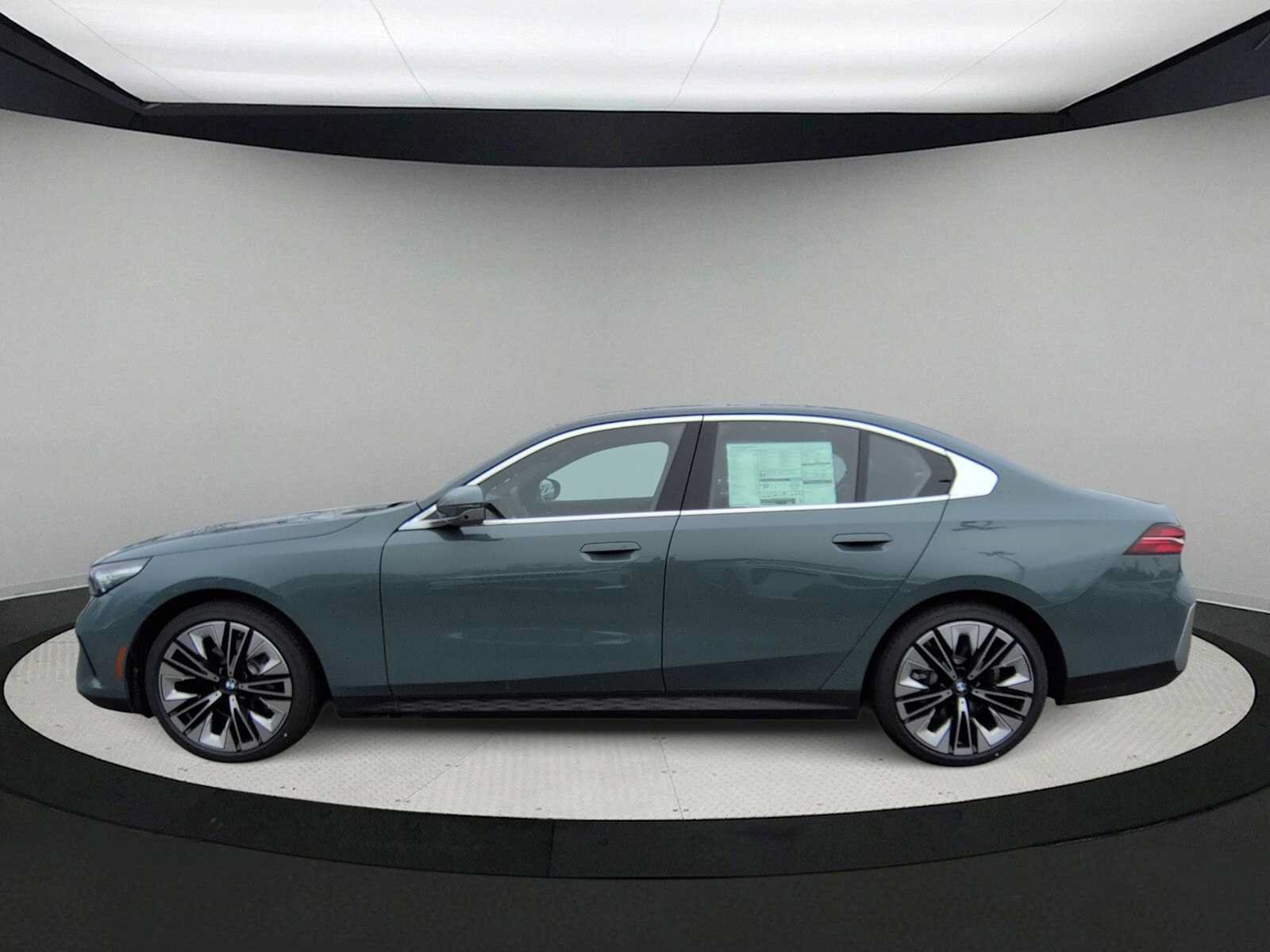 Used 2026 BMW 530i xDrive w/ Executive Package AWD/4WD image 5