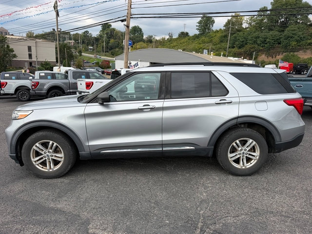 Used 2020 Ford Explorer XLT w/ Comfort Package AWD/4WD image 2
