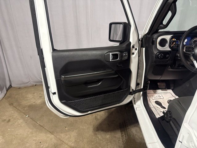 Used 2025 Jeep Wrangler Unlimited Sahara AWD/4WD image 2
