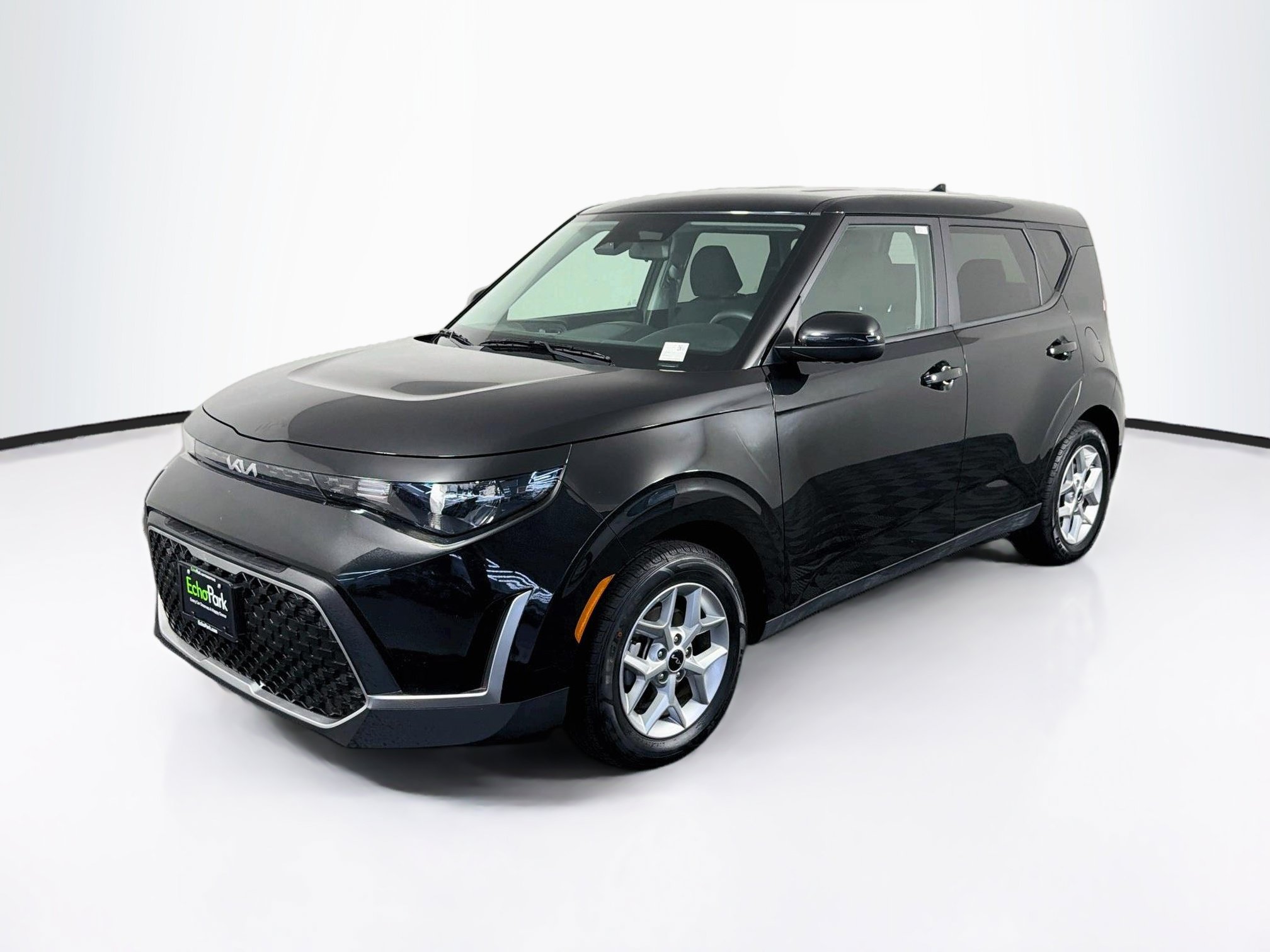 Used 2025 Kia Soul LX w/ LX Technology Package FWD image 3