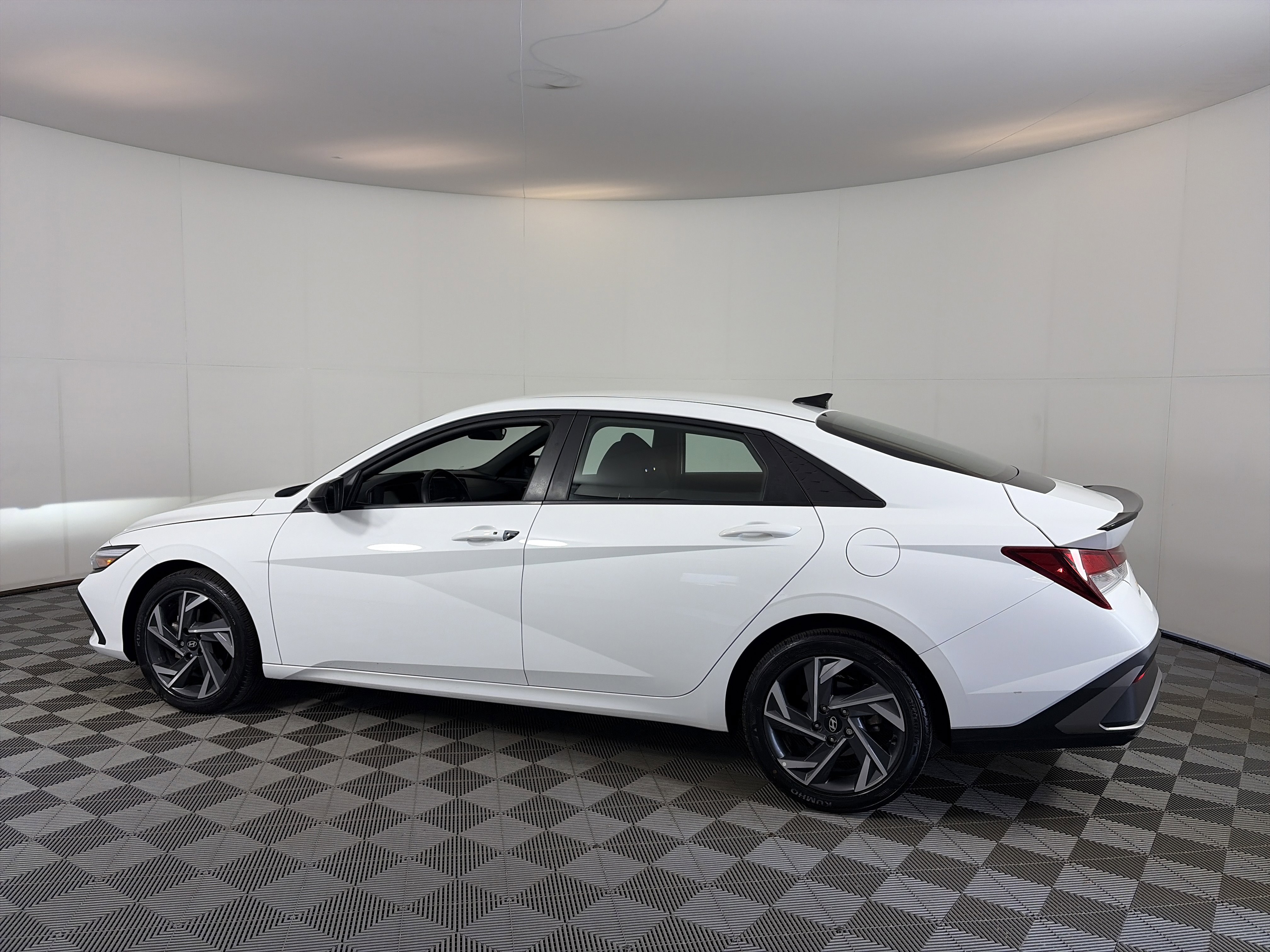 Certified 2025 Hyundai Elantra Sport FWD image 8